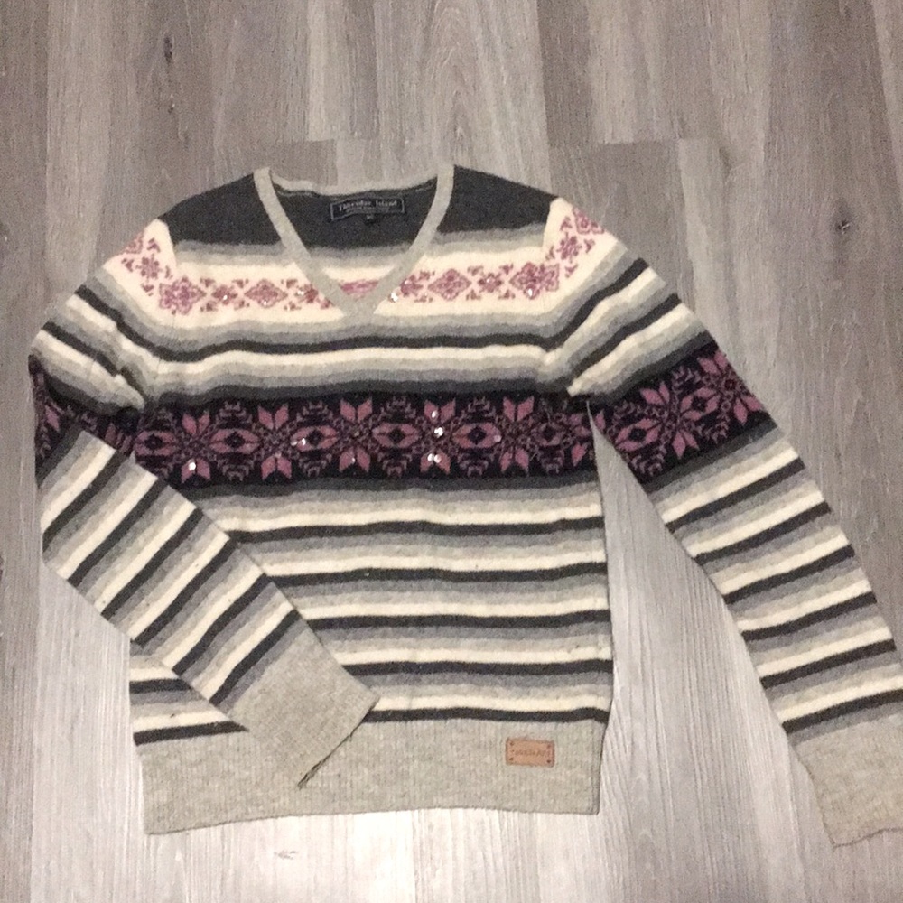 Women’s sweater.